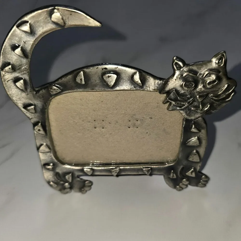 97 Ashleigh Manor Taiwan Designer Cat Picture Frame Pewter Vintage